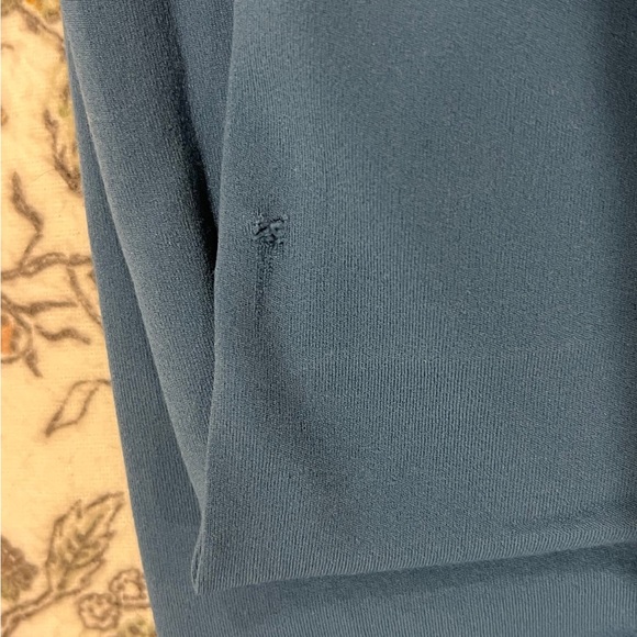 Lululemon size 6 leggings.  Blue high rise.  Great condition! - Picture 4 of 7